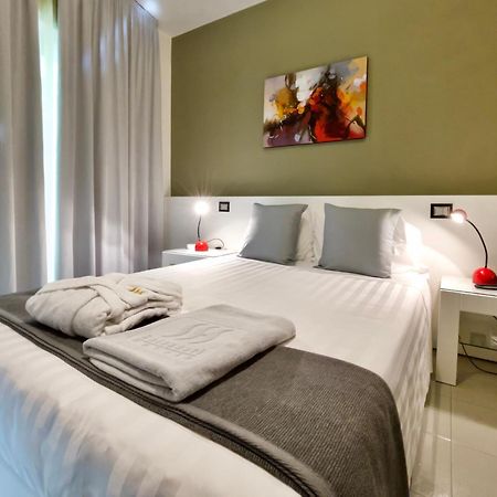 Monaco Suites Hotel Lignano Sabbiadoro Quarto foto
