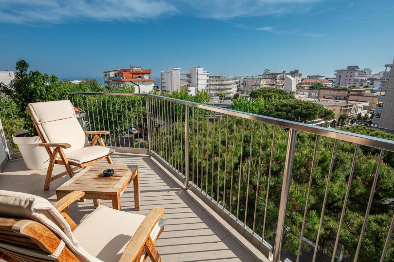 Monaco Suites Hotel Lignano Sabbiadoro Exterior foto