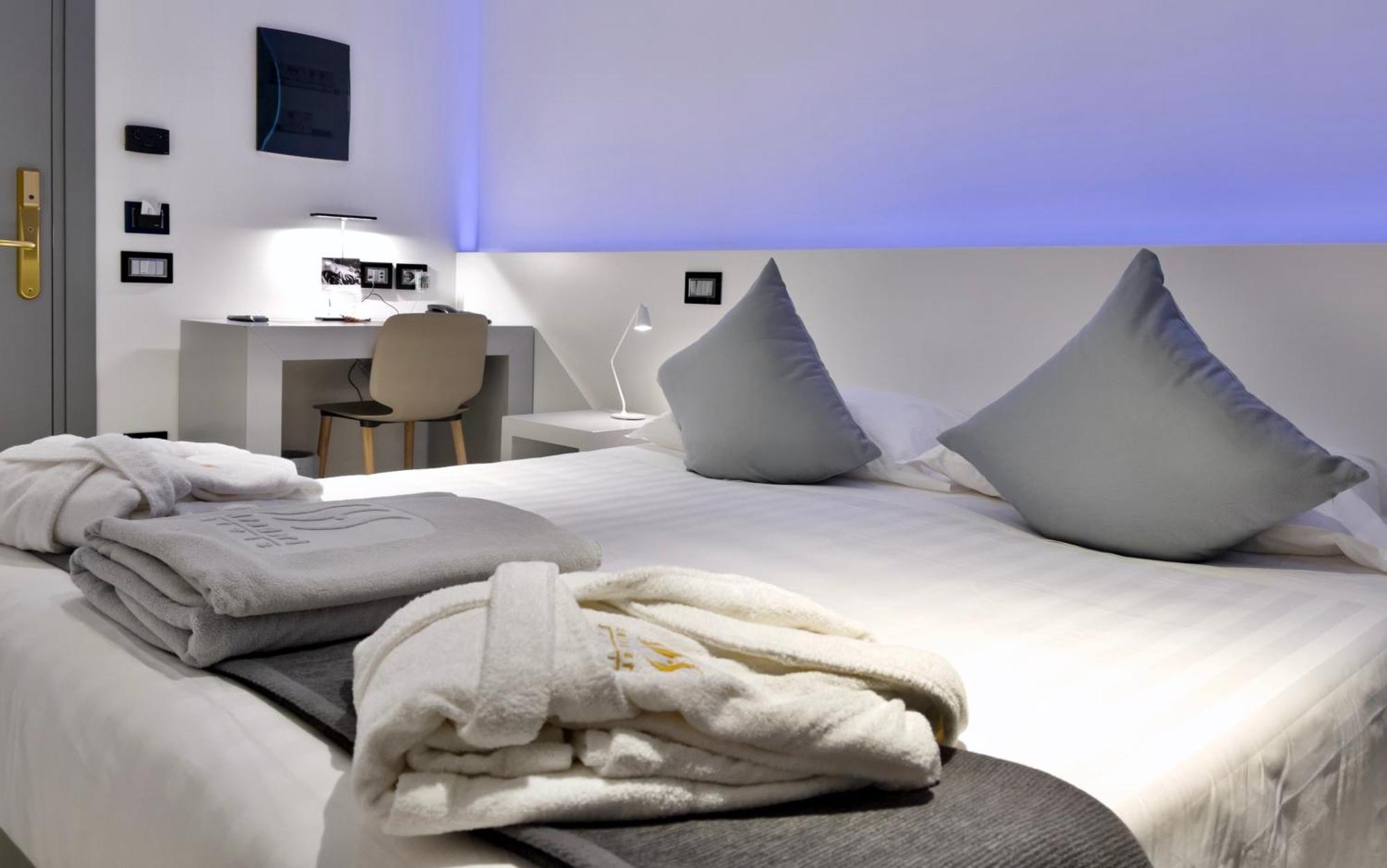 Monaco Suites Hotel Lignano Sabbiadoro Quarto foto